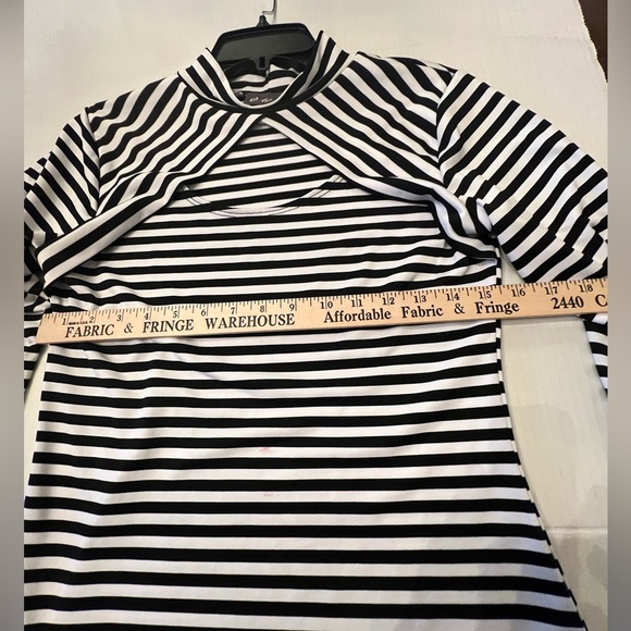 DOTS TOP BLACK & WHITE STRIPES. SIZE MED MOCK TURTLE NECK W/OPEN SCOOP NECK - Picture 2 of 7